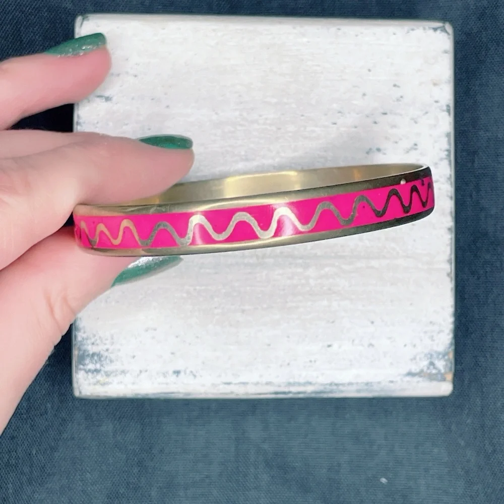 4005u. Enamel Hot Pink and Gold Bangle Bracelet